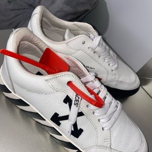 Off-White Low Vulcanized Sneakers.